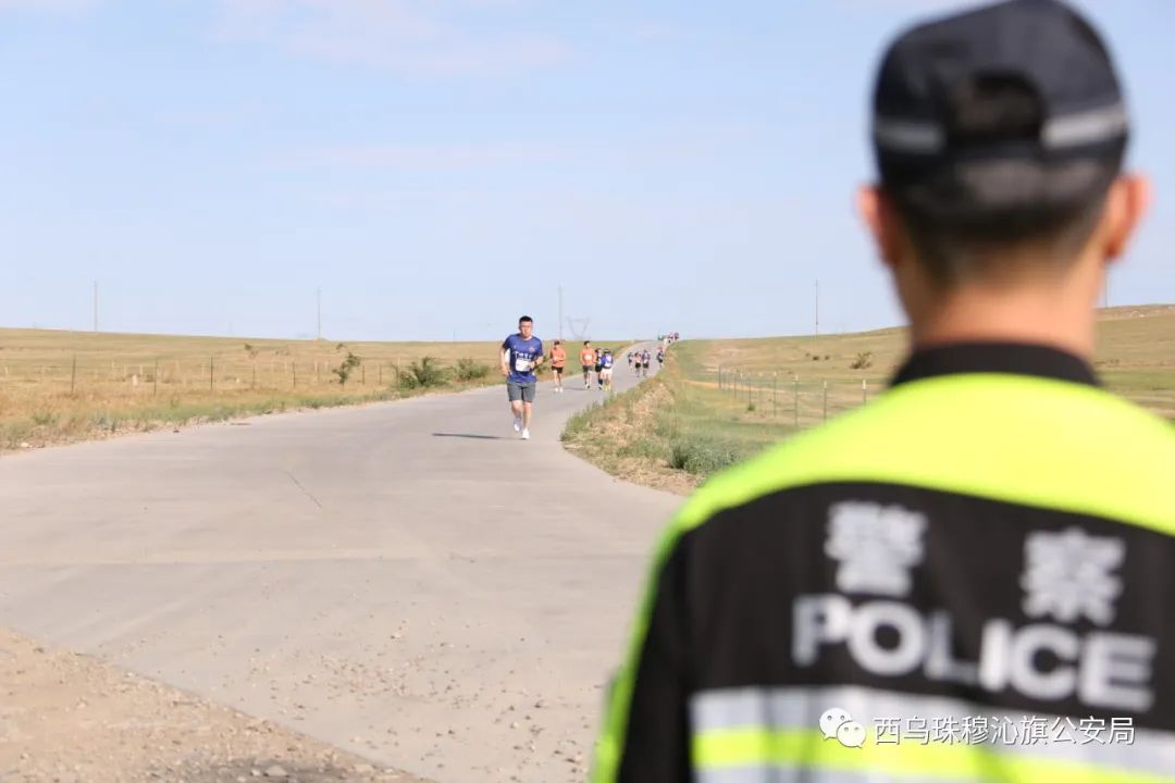 警察马拉松活动_警察马拉松赛_马拉松警察活动内容